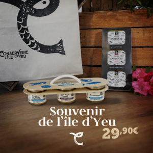Image montrant ce que contient le pack Souvenir de l'Ile d'Yeu : trio tartinables 100g, tote bag et coffret de sardines*3